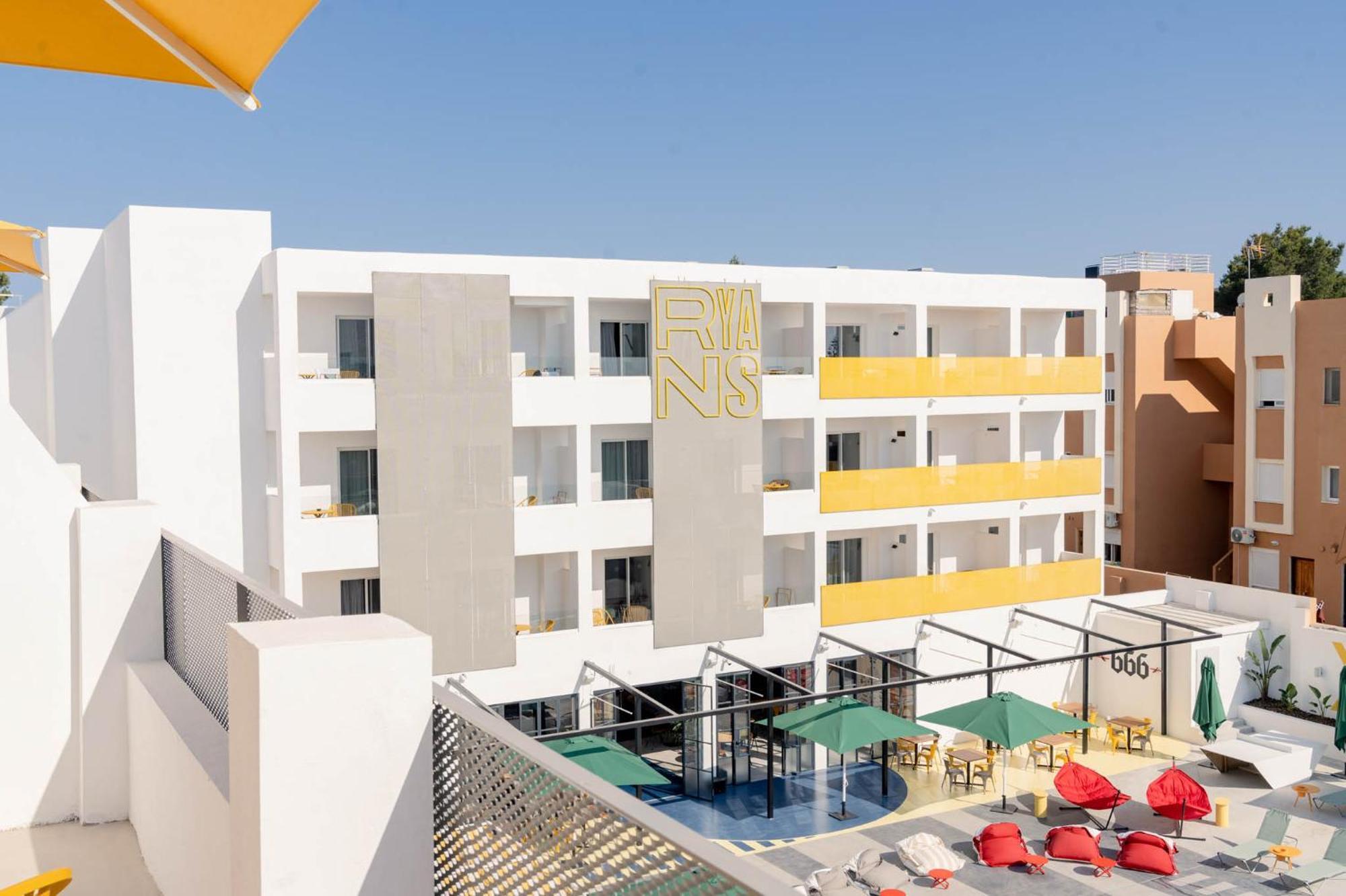 Ryans Lolas Sant Antoni de Portmany Extérieur photo