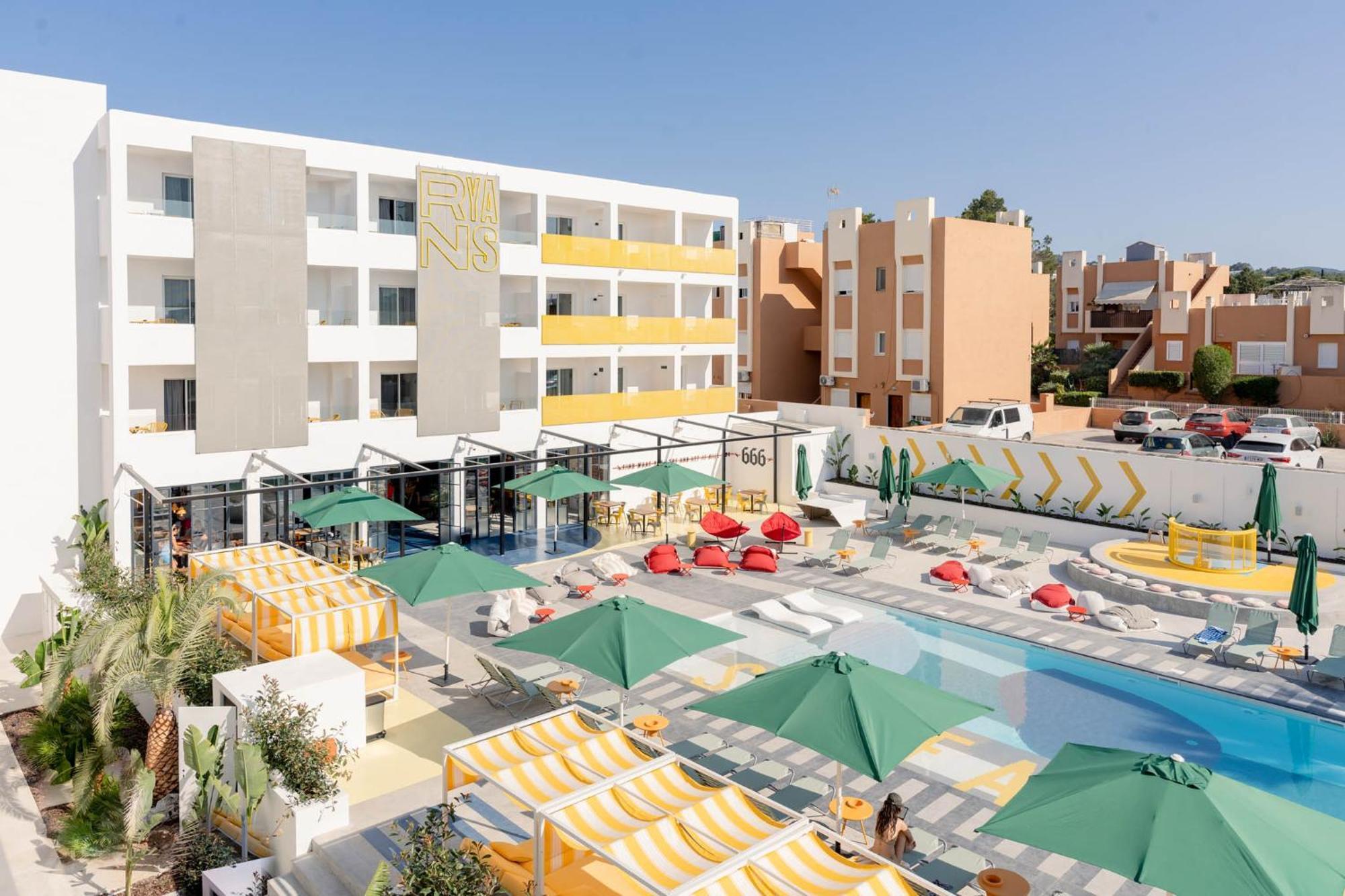 Ryans Lolas Sant Antoni de Portmany Extérieur photo