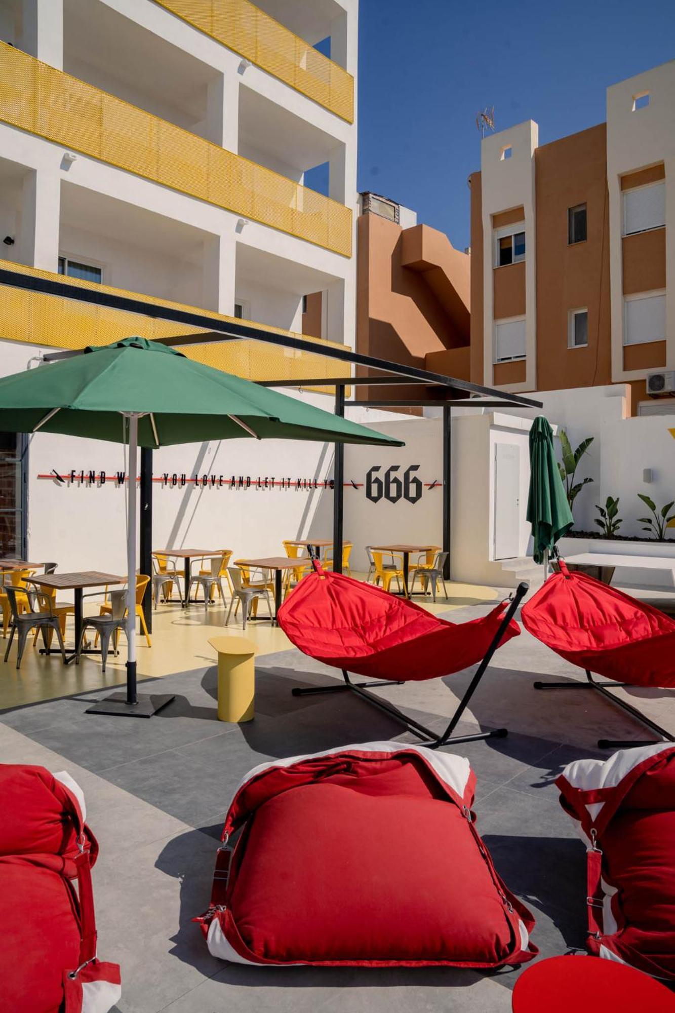 Ryans Lolas Sant Antoni de Portmany Extérieur photo