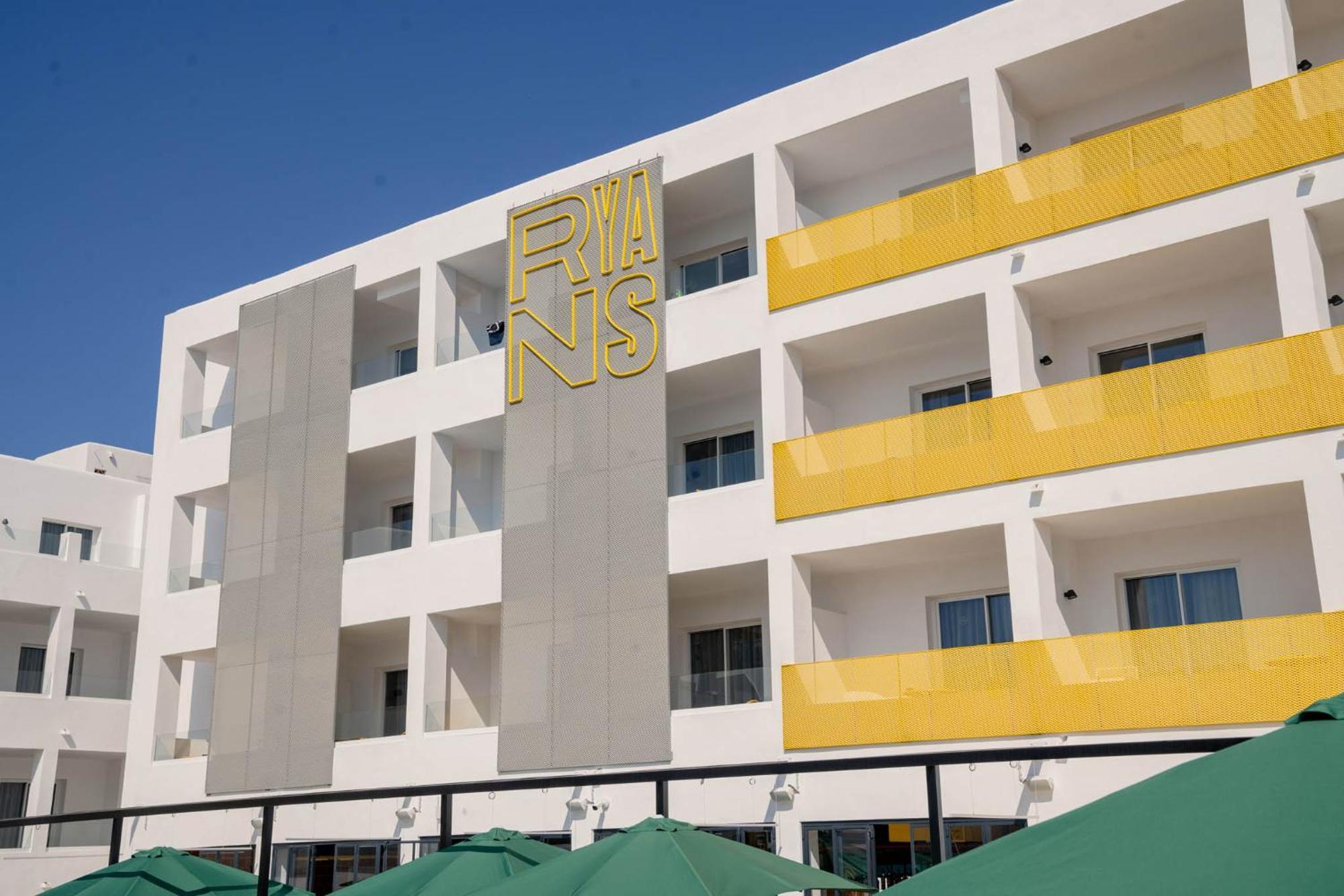 Ryans Lolas Sant Antoni de Portmany Extérieur photo