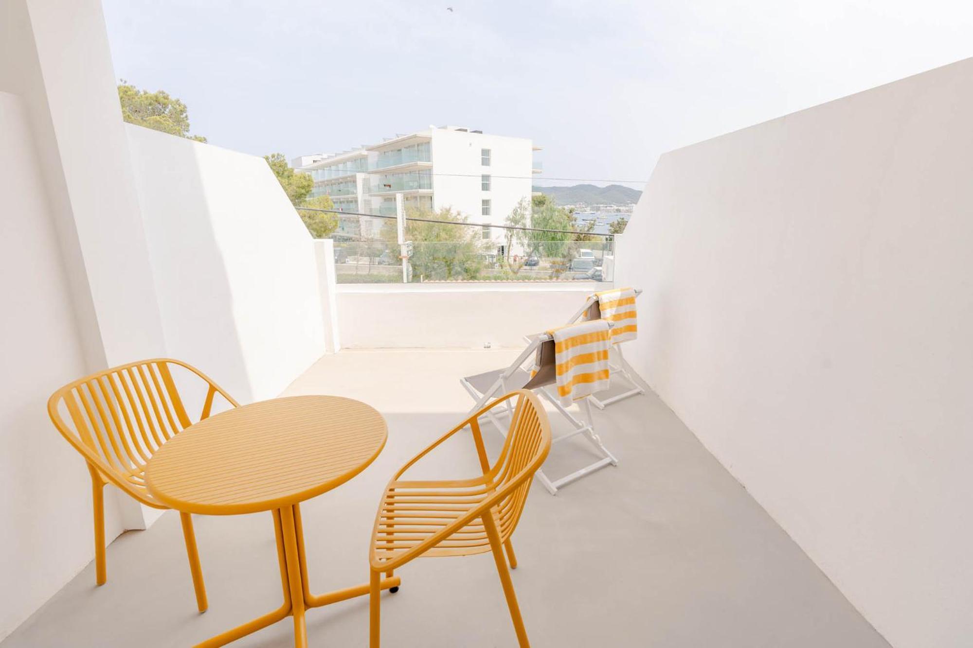 Ryans Lolas Sant Antoni de Portmany Extérieur photo