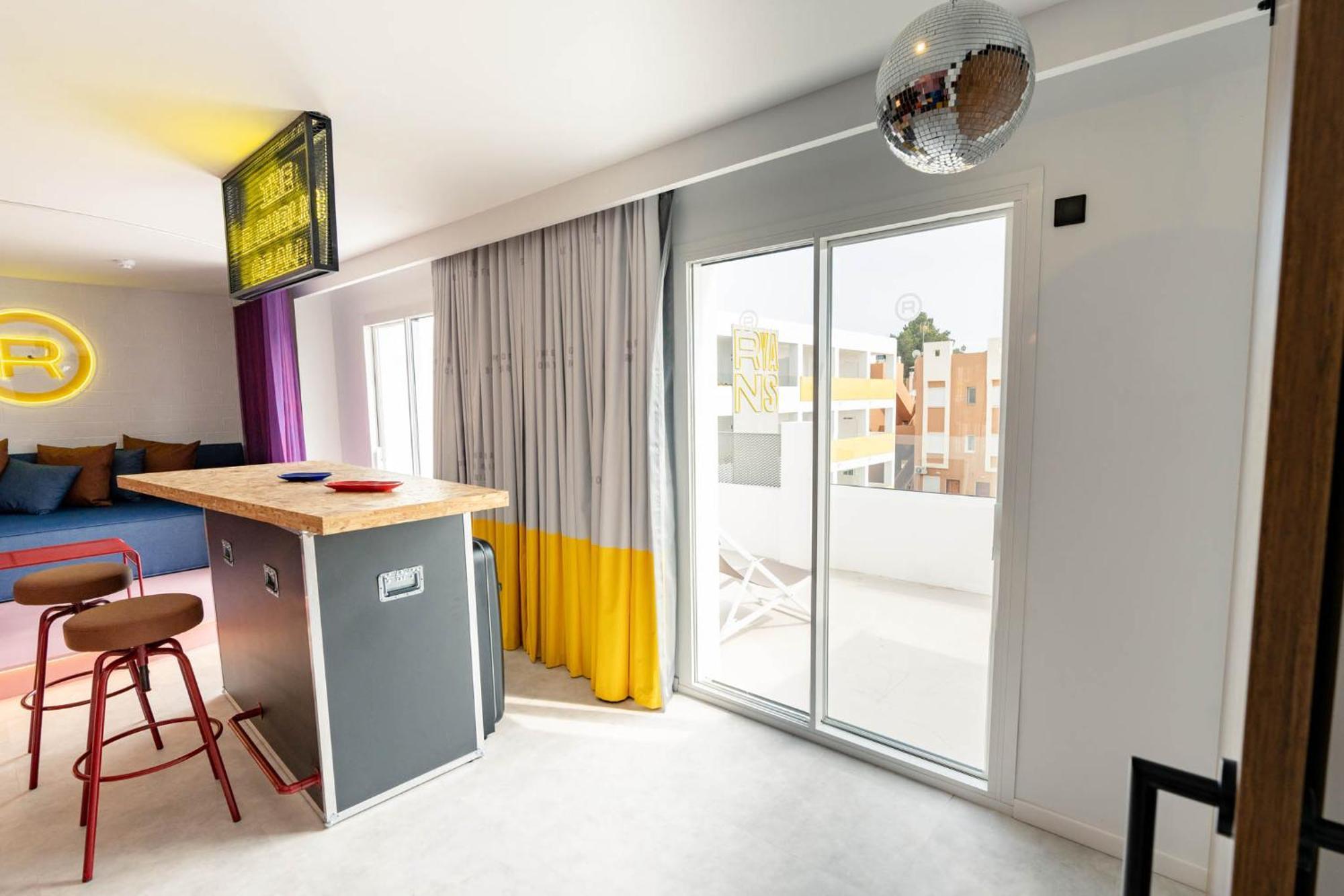 Ryans Lolas Sant Antoni de Portmany Extérieur photo