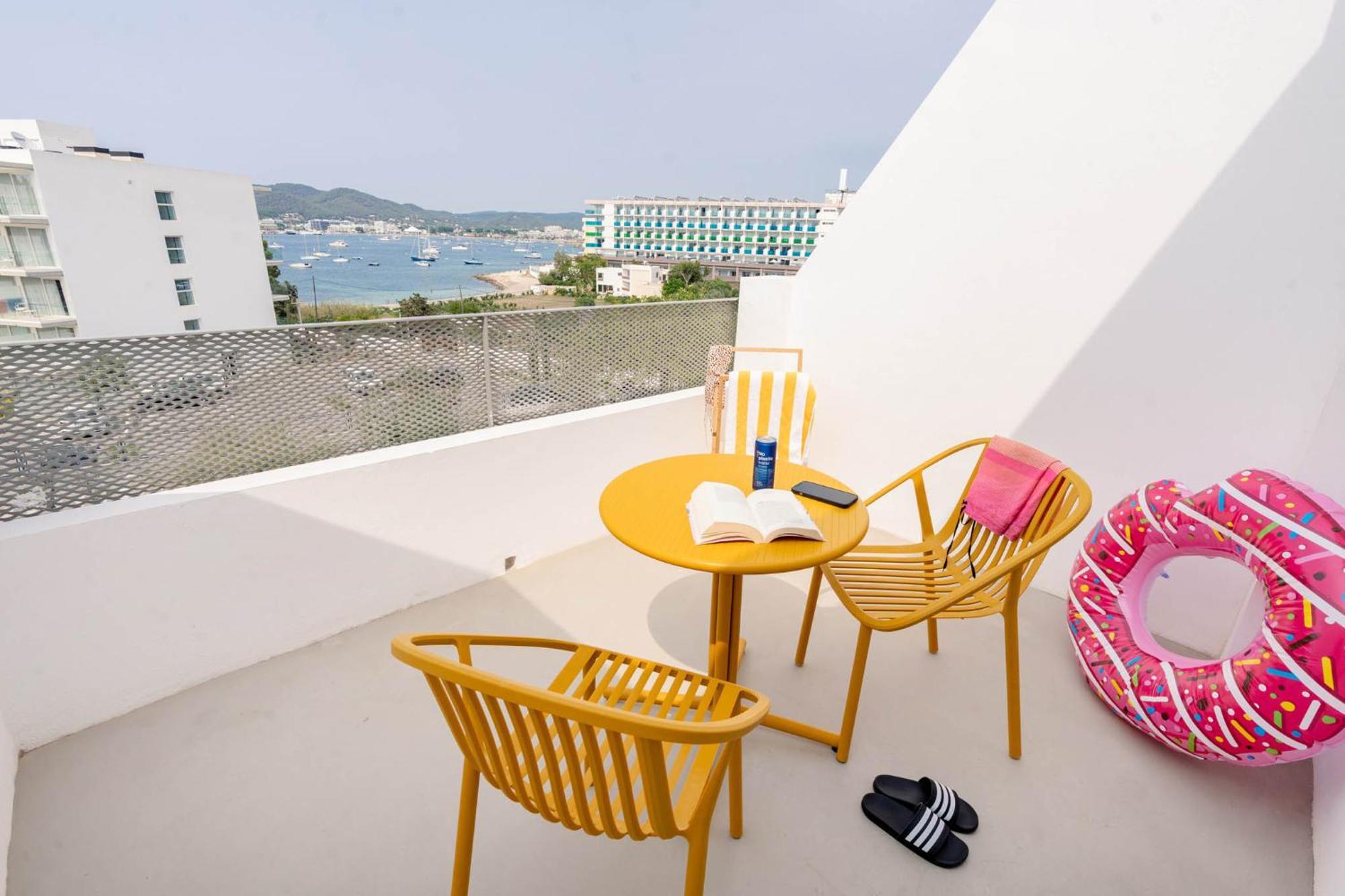 Ryans Lolas Sant Antoni de Portmany Extérieur photo