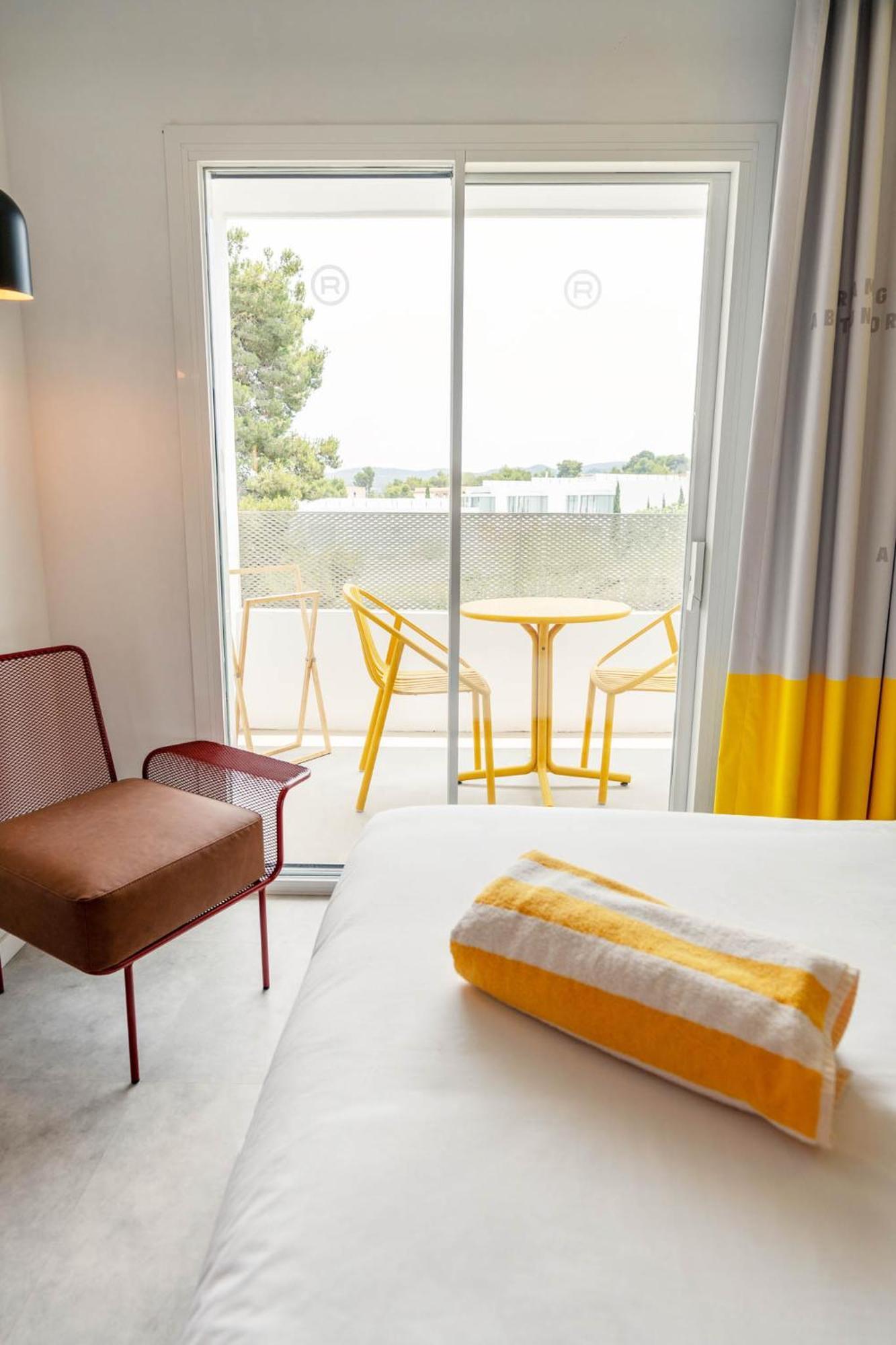 Ryans Lolas Sant Antoni de Portmany Extérieur photo